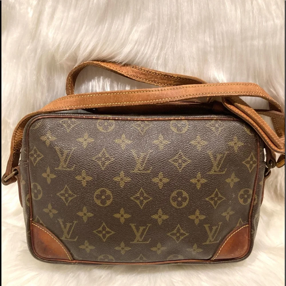 Louis Vuitton Brown Monogram Crossbody Bag - Picture 2 of 10